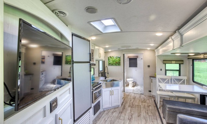 Nemo House | The Robin · Quiet · Views · King Bed · Near Trails · WiFi · SmartTV · Weekly -5%