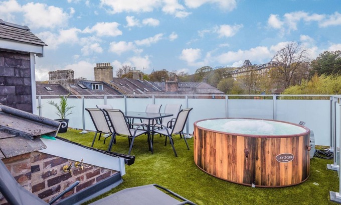 Buxton Apartment | THE ROOFTOP, family friendly, luxury holiday cottage in Buxton