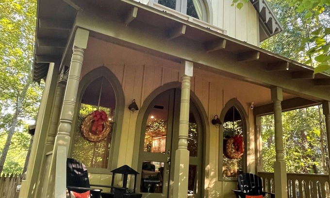 Irvington House | The Rosé Retreat: Pool-Screened Porch-RELAX