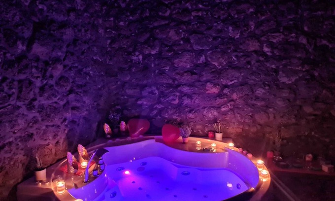 Santa Tecla Apartment | THE RUSTIC POZZILLO HOUSE WITH ADJACENT COTTAGE IDEAL FOR 15 PEOPLE