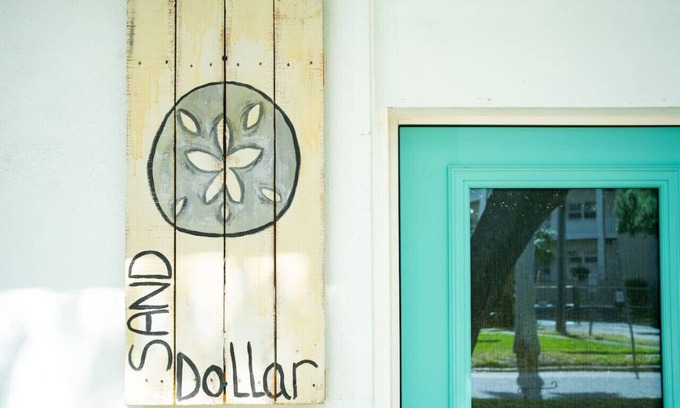 Bradenton Apartment | The Sand Dollar Cottage