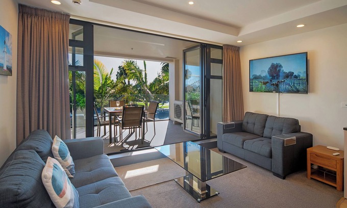 Tahunanui Apartment | The Sands Beach Apartment - Tahunanui Beach, Nelson