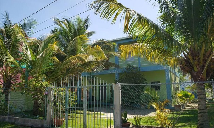 Caye Caulker Apartment | The Sands Inn-Ground Floor with Pool