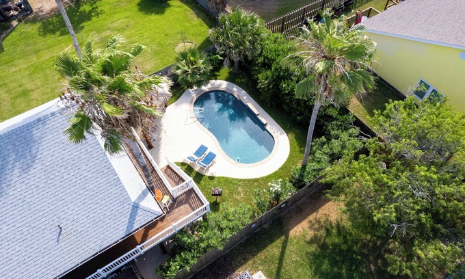 Port Aransas House | The Shell House | Private Pool | Pet Friendly