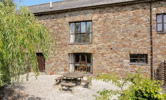 Bude Cottage | THE SHIPPON, pet friendly, with a garden in Bude