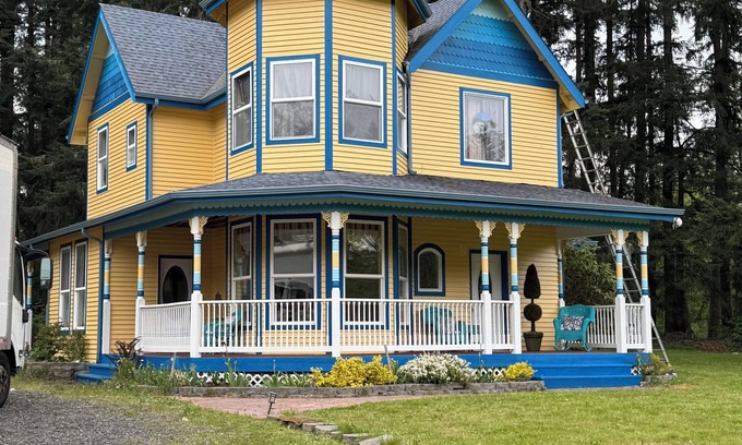 Clinton Other | The Sirens Hideaway a charming Victorian Farmhouse