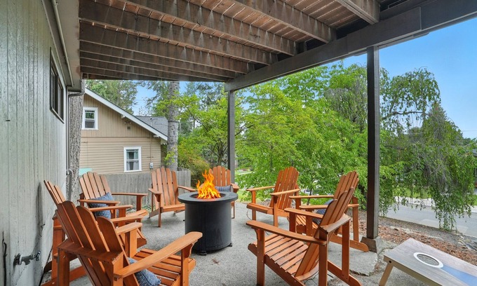 South Perry District House | The South Perry Perch ~ 5BD Family Retreat