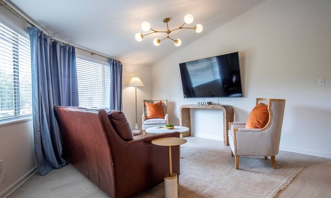 Oxford Condo | The Speak Easy, Discounted for S. Carolina game!