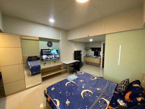 Siwalankerto Apartment | The Square - King Suite - Apartemen Service - 2Person - NetFlix Wifi - Near Petra Campus