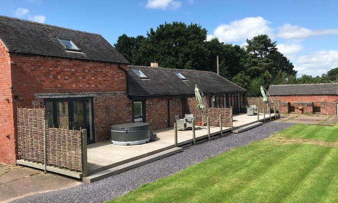 Washford House | The Stables and Granary at Shawbroom Farm
