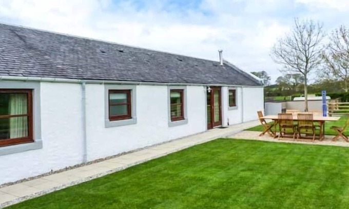 Tarbolton Cottage | THE STABLES AT DALDORCH, pet friendly, with open fire in Mauchline