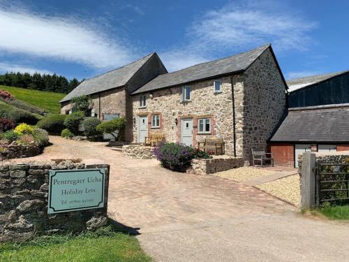 Oswestry House | The Stables at Pentregaer Ucha, tennis court & lake