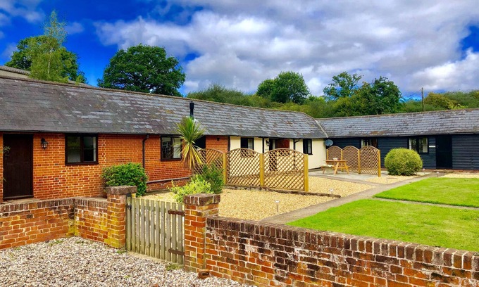 Colchester Cottage | THE STABLES, pet friendly, character holiday cottage in Polstead