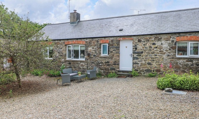 Carnhedryn House | THE STABLES, pet friendly, character holiday cottage in Solva