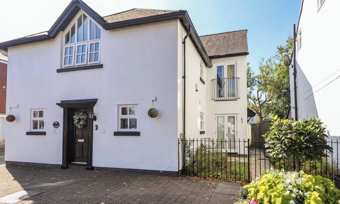 Newton-le-Willows Cottage | THE STOCKS, family friendly in Newton-Le-Willows, Merseyside