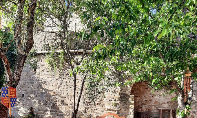 Cordes-sur-Ciel Apartment | The stonecutter's house in Occitan Tuscany