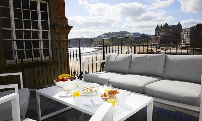 Scarborough House | THE STOOP, pet friendly, luxury holiday cottage in Scarborough
