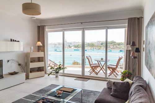 Sliema Apartment | The Strand Luxurious Seafront Apartment