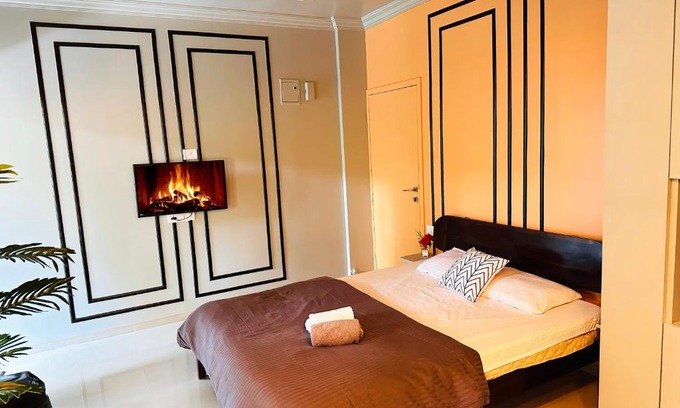 Mundhwa Apartment | The Studio: AC, WiFi, Smart Tv