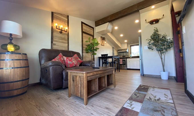 Royal Palms House | The Stylish Ranch With a Beautiful Relaxing Porch