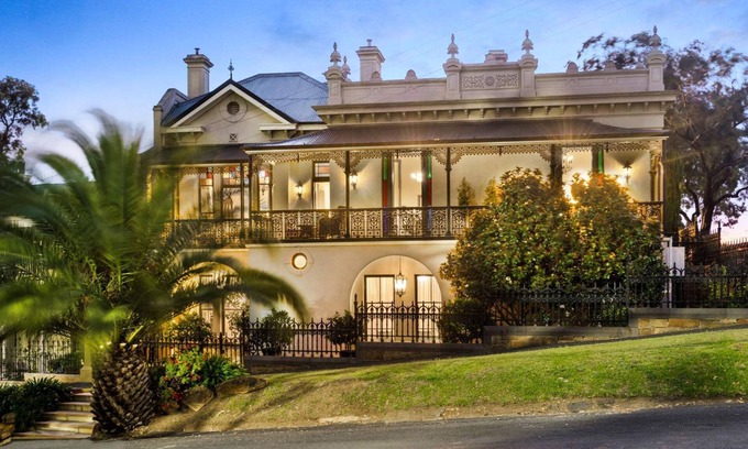 Bendigo Apartment | The Suites, Villa Belgravia - Suite 1 - luxury self-contained in central Bendigo