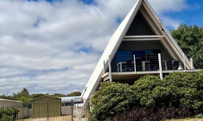 Waterhouse House | The Summer House - Pet friendly outside