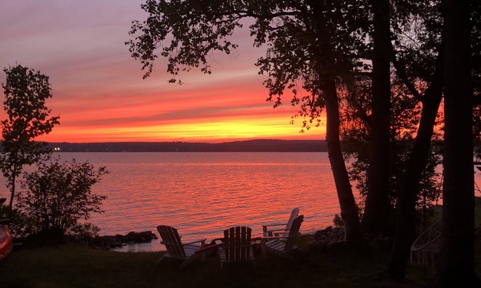 Strong Cabin | The Sunset Cabin by Lake Bernard Cottages