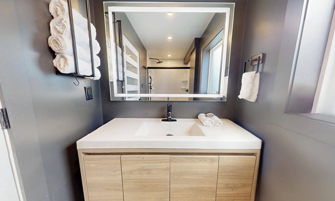 North End Apartment | The Surf Club
