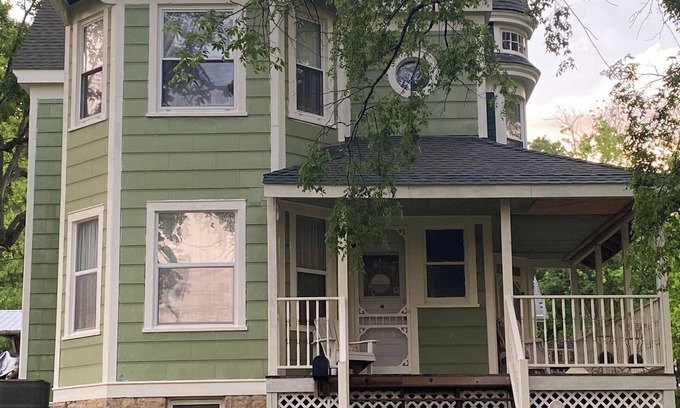 Ironton House | The Sutton House 2 blocks from Main Street & Courthouse Square