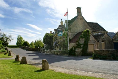 Swinbrook Hotel | The Swan Inn Swinbrook