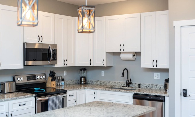 McGaheysville House | The Swaying Oasis: near JMU & Massanutten. Book Your Perfect Stay!