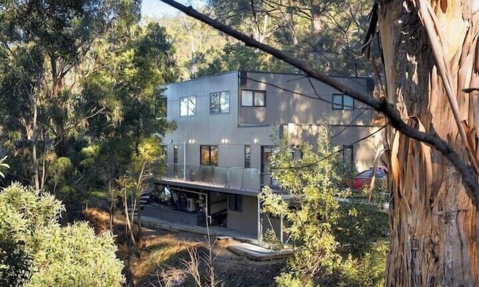Taroona House | "The Tree House Hobart" - 10kms to CBD - Sleeps 8