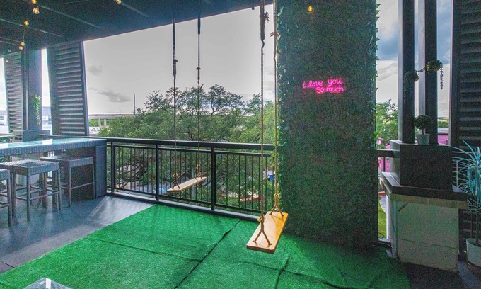 North Burnet Apartment | The Treehouse - Fun 2BR Retreat in the Domain
