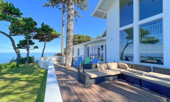 Bandon House | The Triton: Near Bandon Dunes Golf Resort with miles of sandy beach