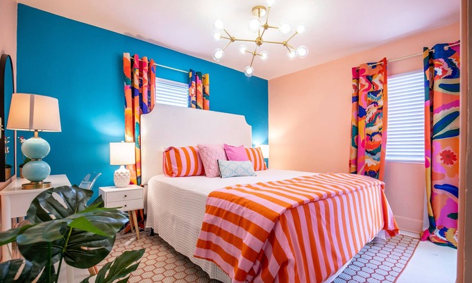 Oxford House | The Tropicana, 2BR Oasis by Velvet Ditch Villas