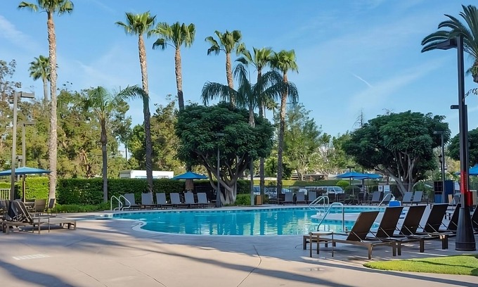 Anaheim Resort Hotel | The Ultimate Destination for a Fun-Filled Anaheim Adventure w/Free Breakfast!