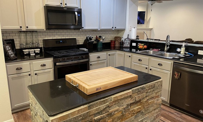 Wellborn House | The ultimate home rental! College station