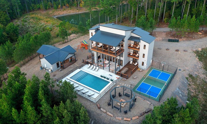Pickens Cabin | The Unicorn – 8BR Luxury Cabin w/Pool & Pickleball!