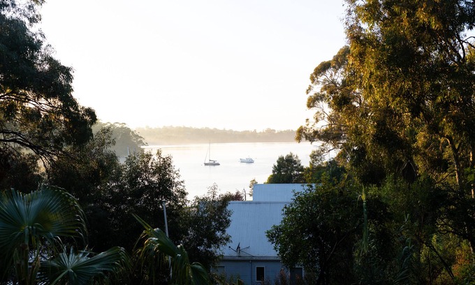 Metung House | The View, Metung. Cosy, Comfy, Pet friendly & breathtaking views of Bancroft Bay
