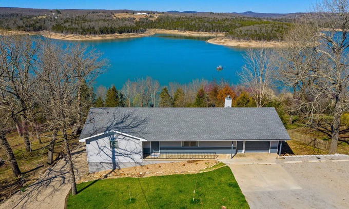 Lakeview House | The View on Bull Shoals Lake!