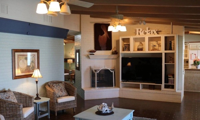 Fulton House | The Villa at D&R Pelican Bay Resort