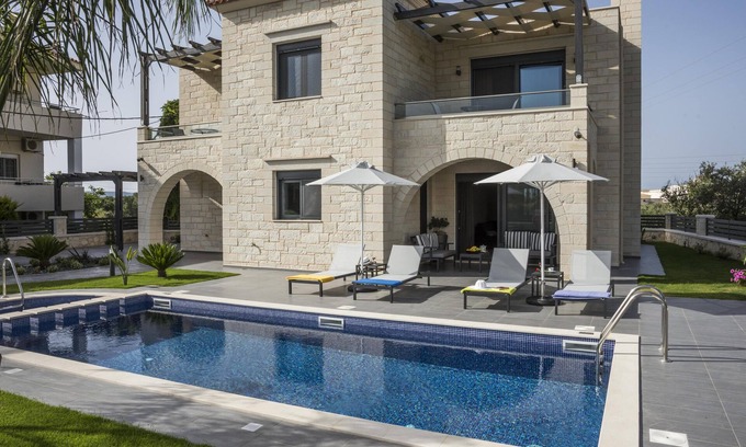 Almyrida Villa | The Villa Azalea is located in the seaside village of Almyrida in Chania.