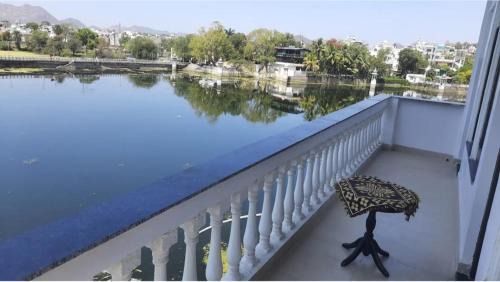Lake Swaroop Sagar Bed & Breakfast | The Villa By The Lake Udaipur