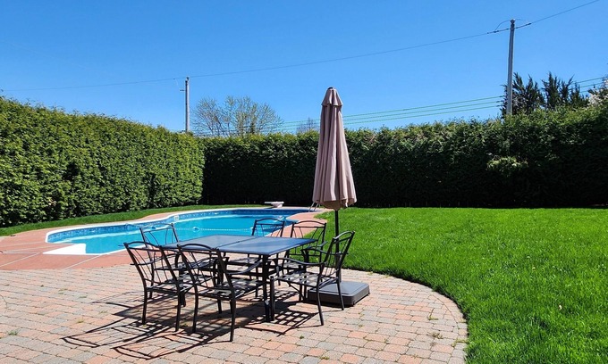 Kirkland Villa | The VILLA - Large Pool, 12ft Hedges, Full Privacy
