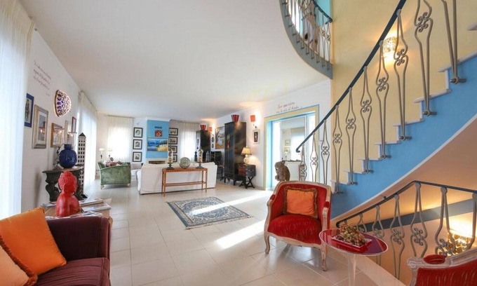 Noci Villa | THE VILLA OF ARTISTS