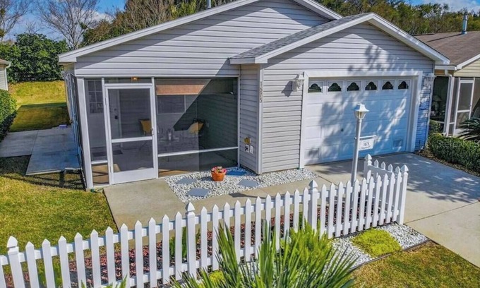 The Villages House | The Villages Lifestyle, Steps Away From Lake Sumter Square