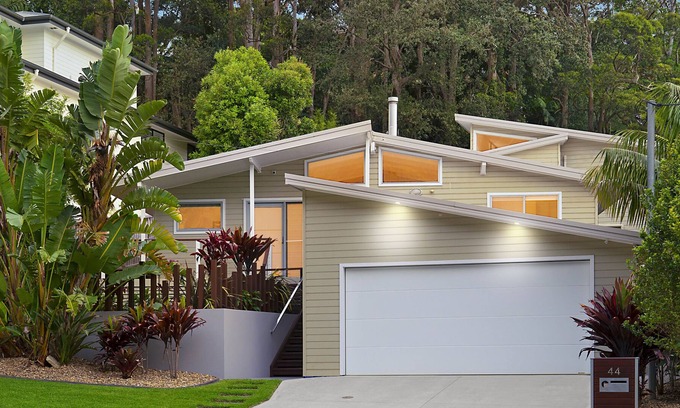 North Avoca House | THE WAVES - 400 Metre walk to North Avoca Beach