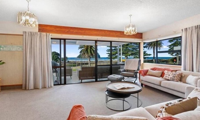 Mount Maunganui Apartment | The Waves Summary: Lo