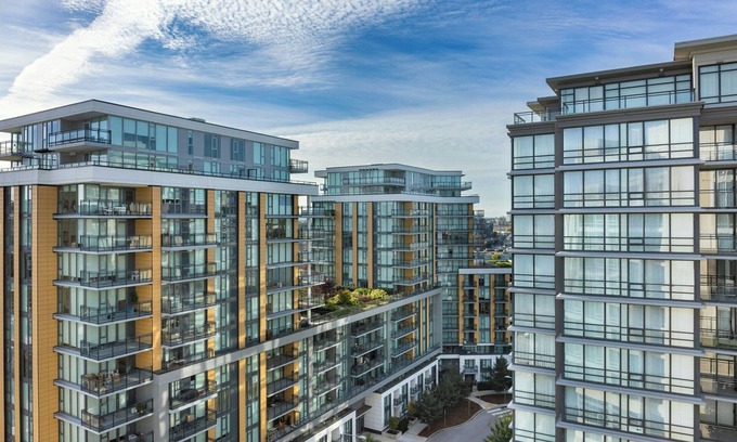 Richmond City Centre Hotel | The Westin Wall Centre, Vancouver Airport