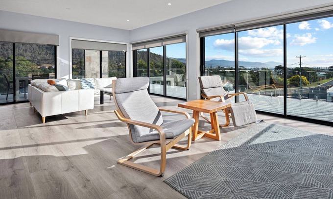 Bicheno Apartment | The Whaler's Deck - Freycinet Holiday Houses
